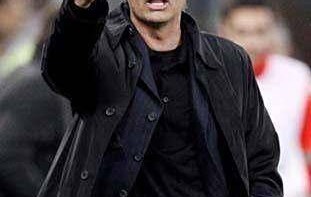 狂砸高薪！穆帅7场生死战0胜？欧冠回归就遇地狱难度，球迷慌了？